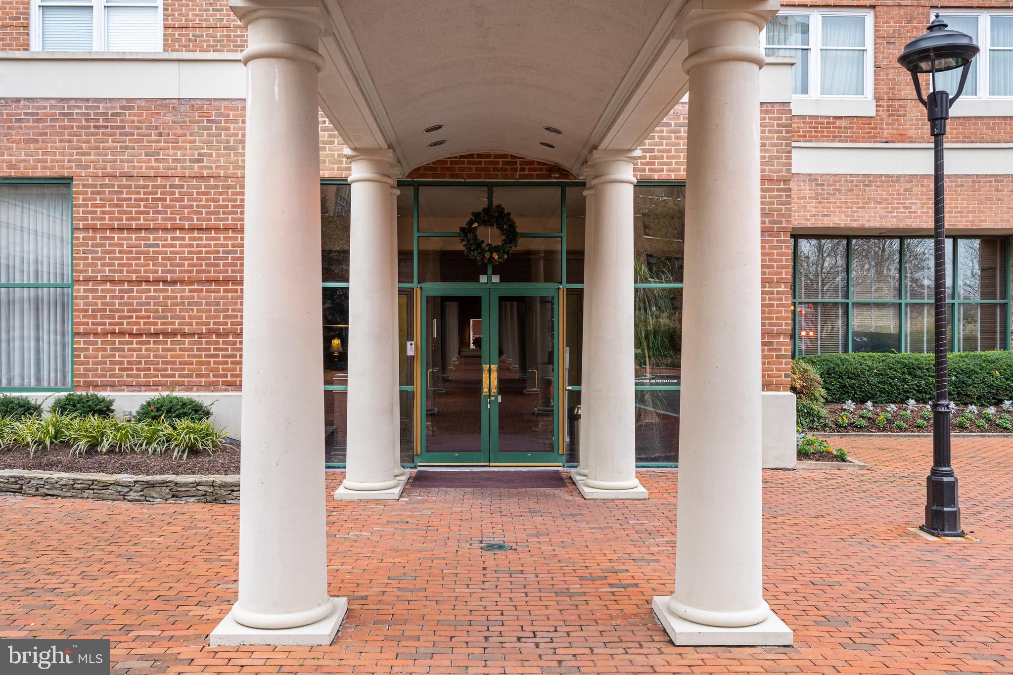 3801 Canterbury ROAD Unit: 1004