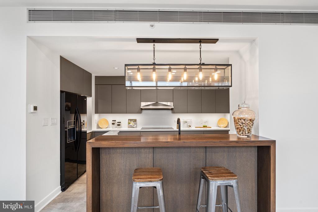 3801 Canterbury ROAD Unit: 1004
