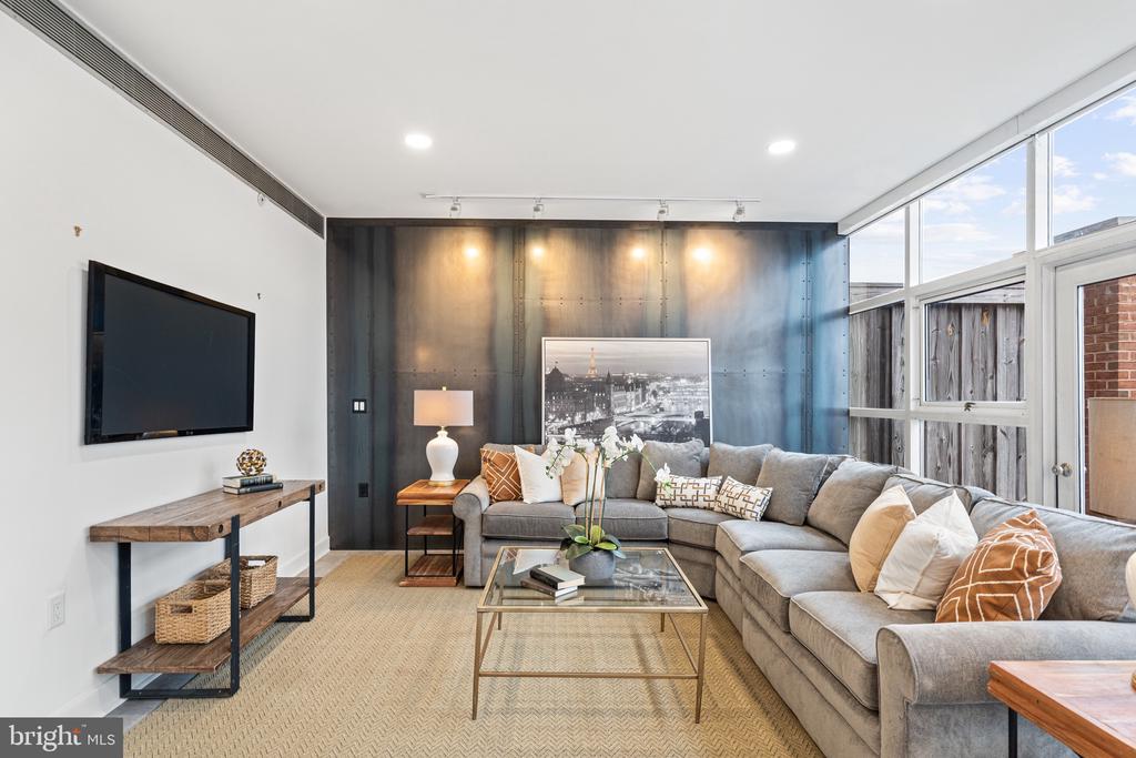 3801 Canterbury ROAD Unit: 1004