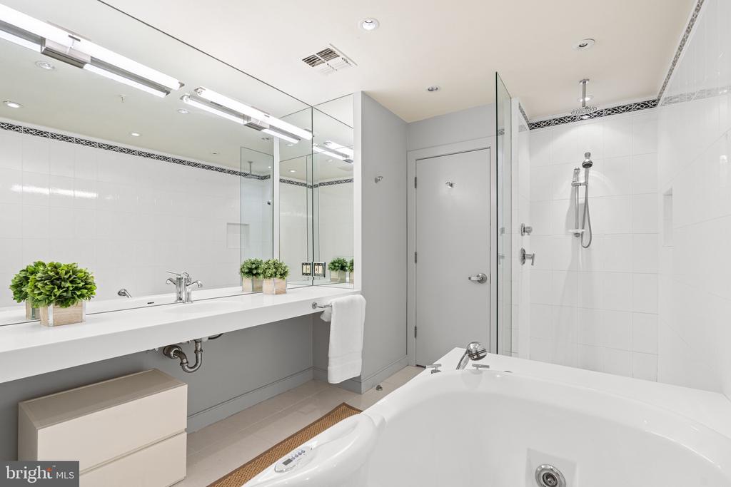 3801 Canterbury ROAD Unit: 1004