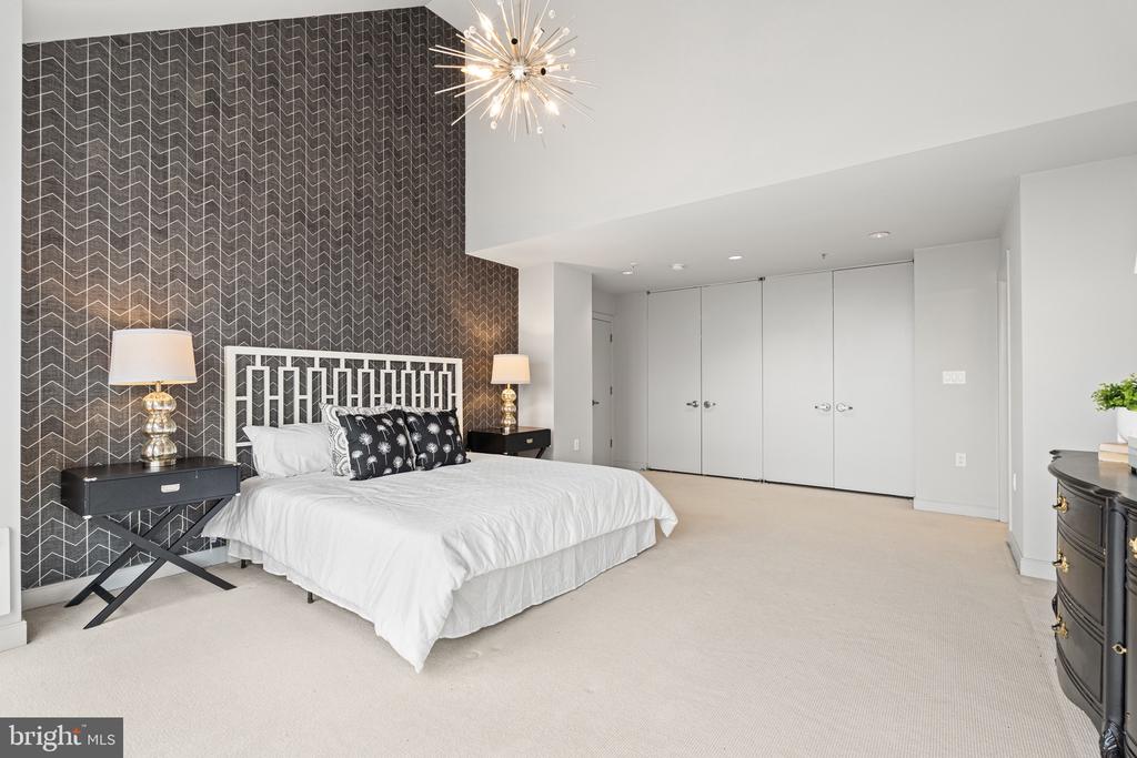 3801 Canterbury ROAD Unit: 1004