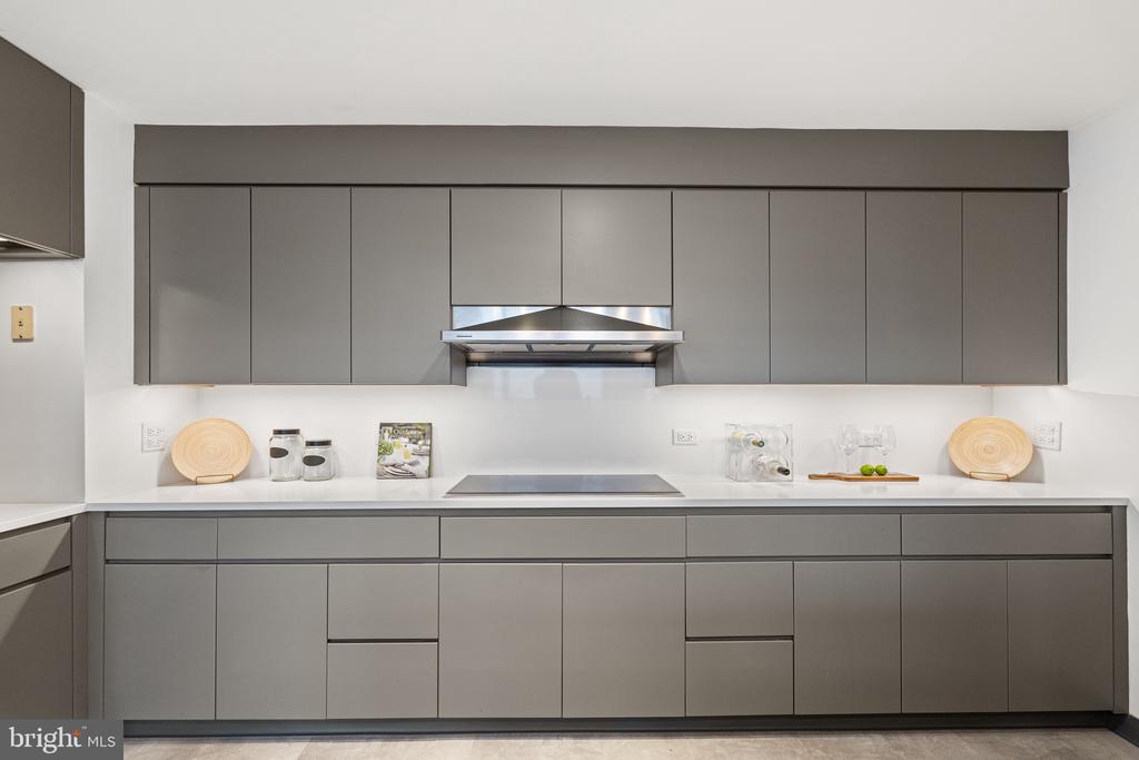 3801 Canterbury ROAD Unit: 1004