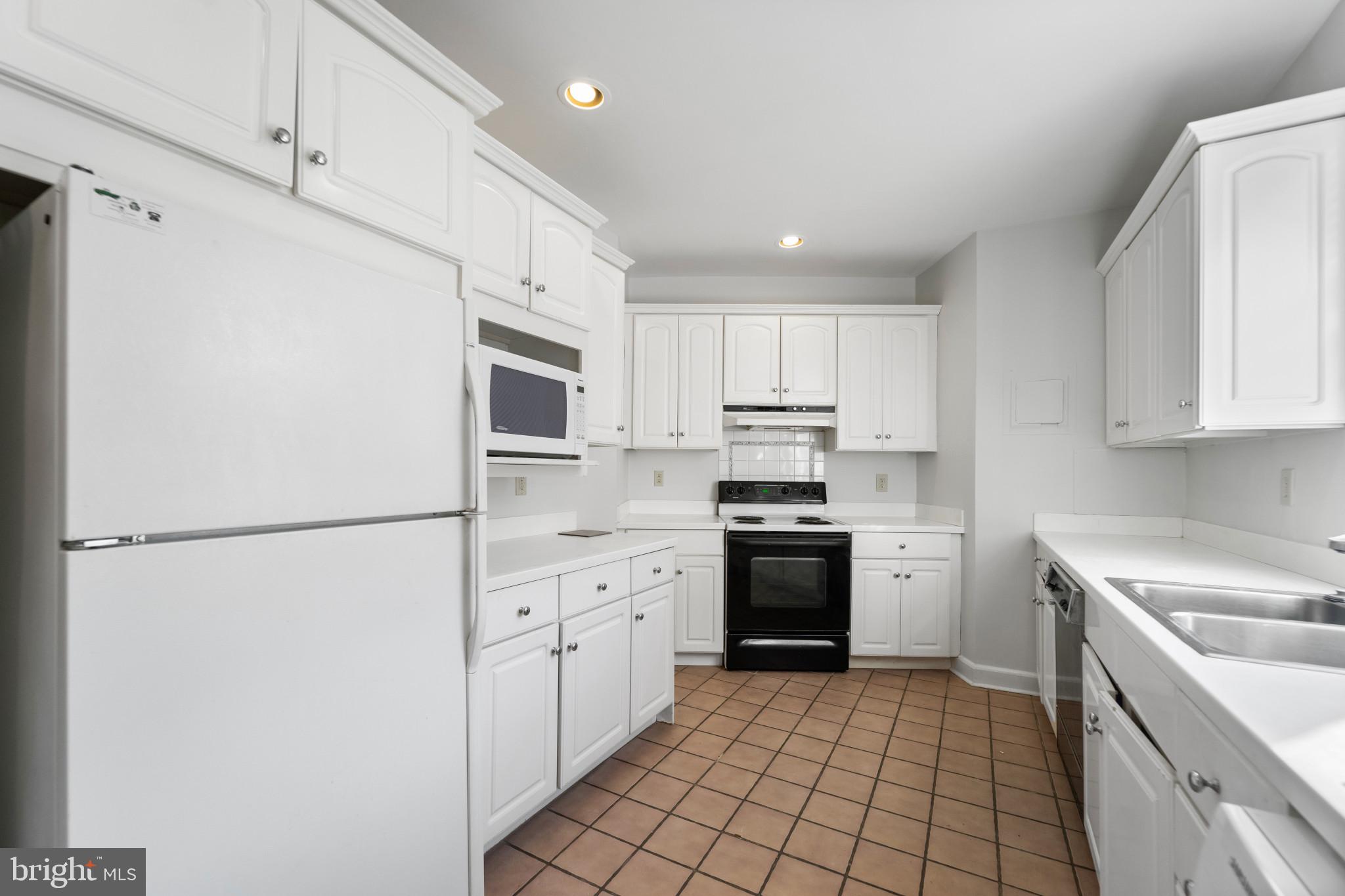 3405 Greenway Unit: 306