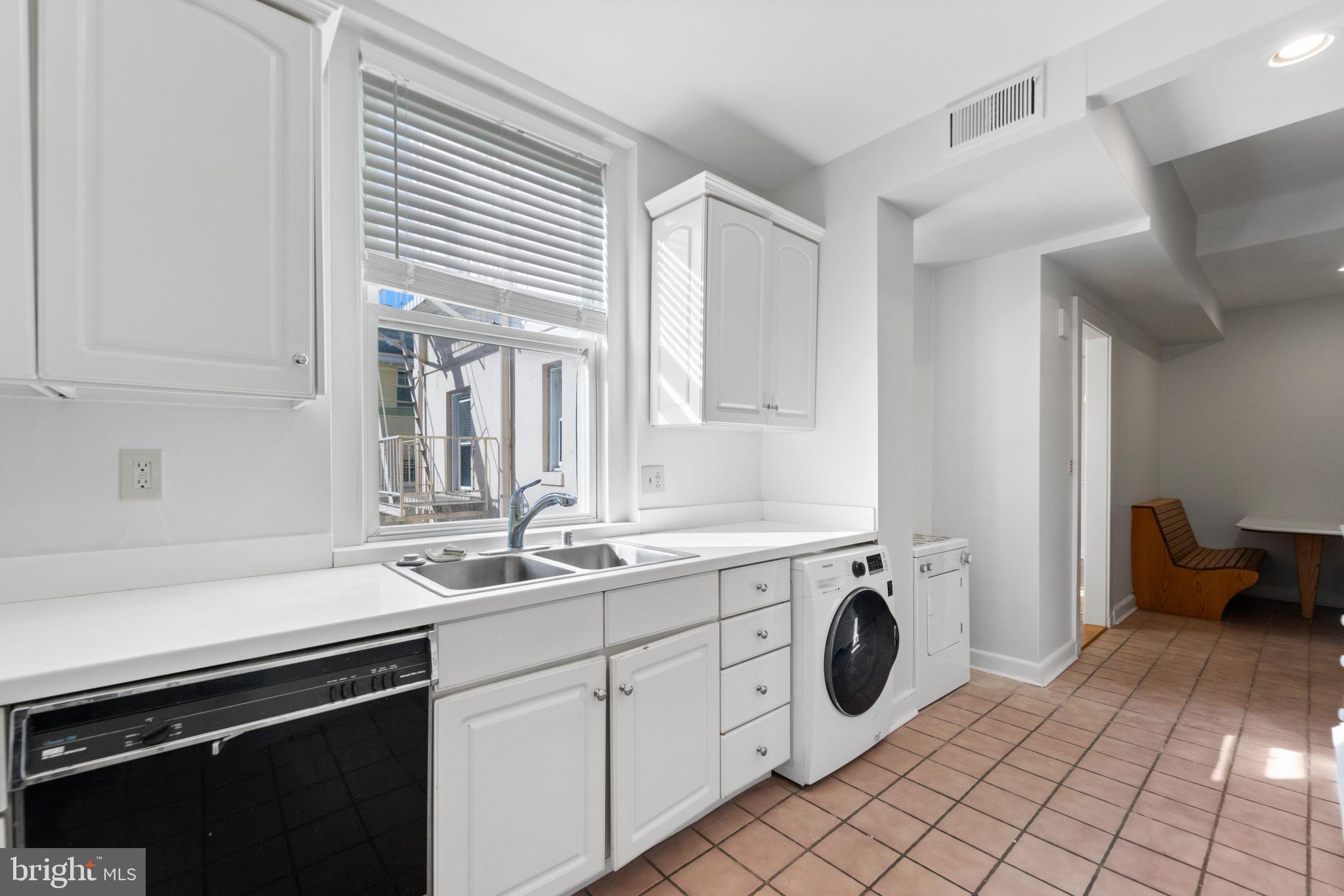 3405 Greenway Unit: 306