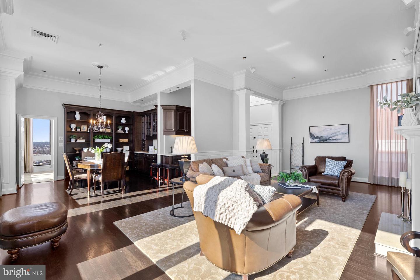 10 E Lee St #2804