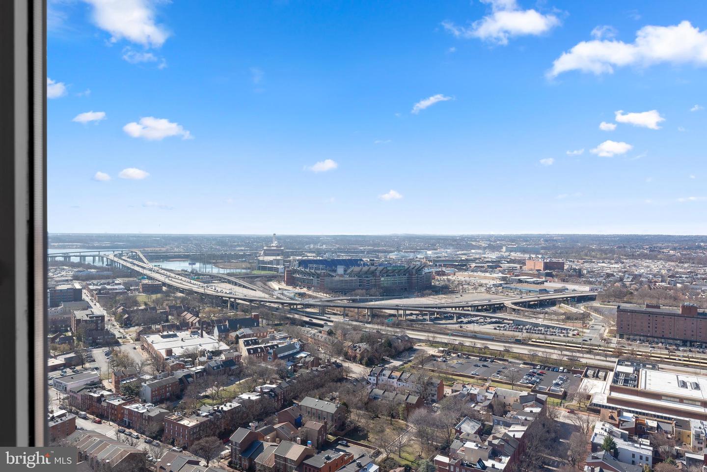 10 E Lee St #2804