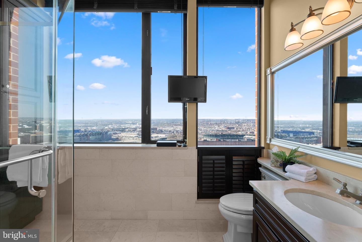 10 E Lee St #2804