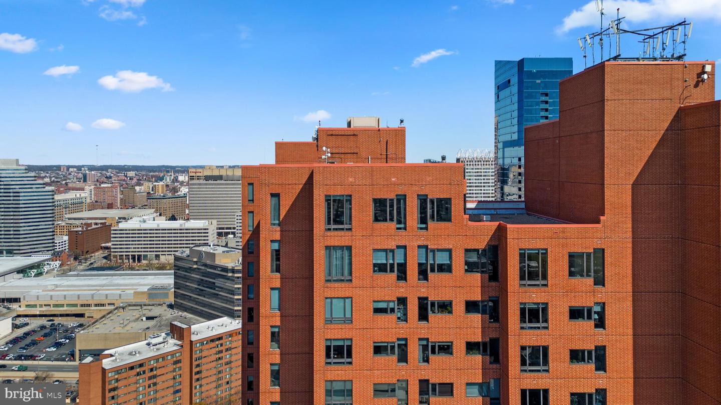 10 E Lee St #2804