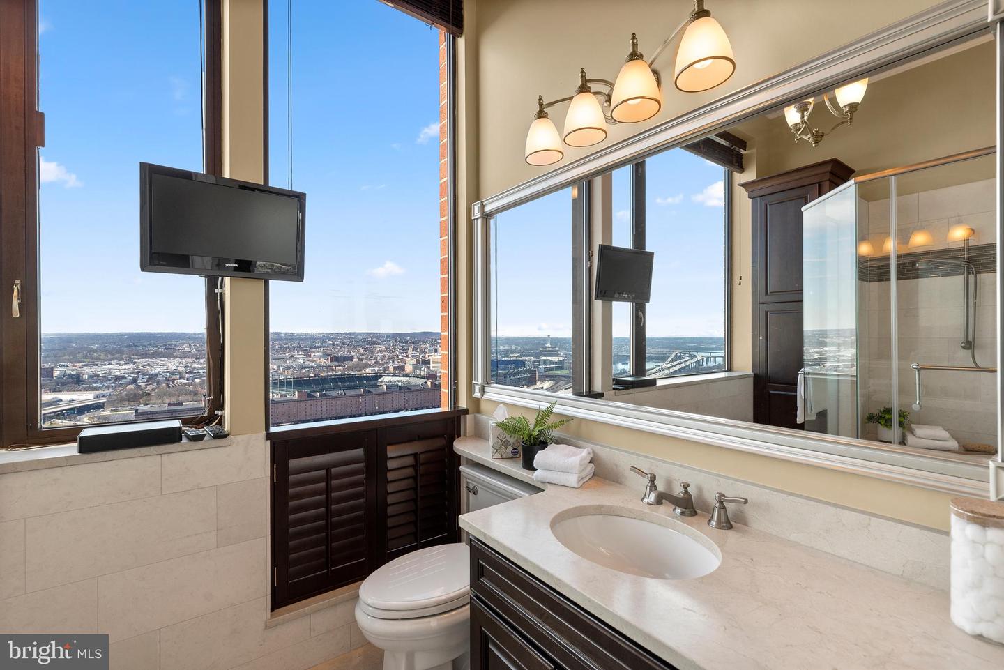 10 E Lee St #2804
