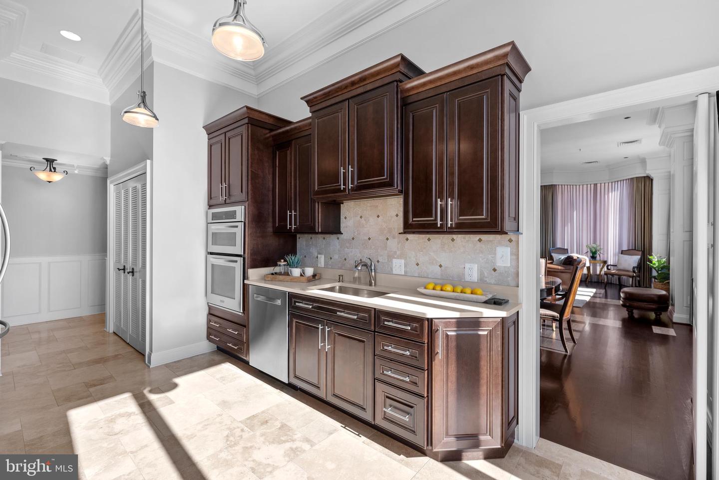 10 E Lee St #2804