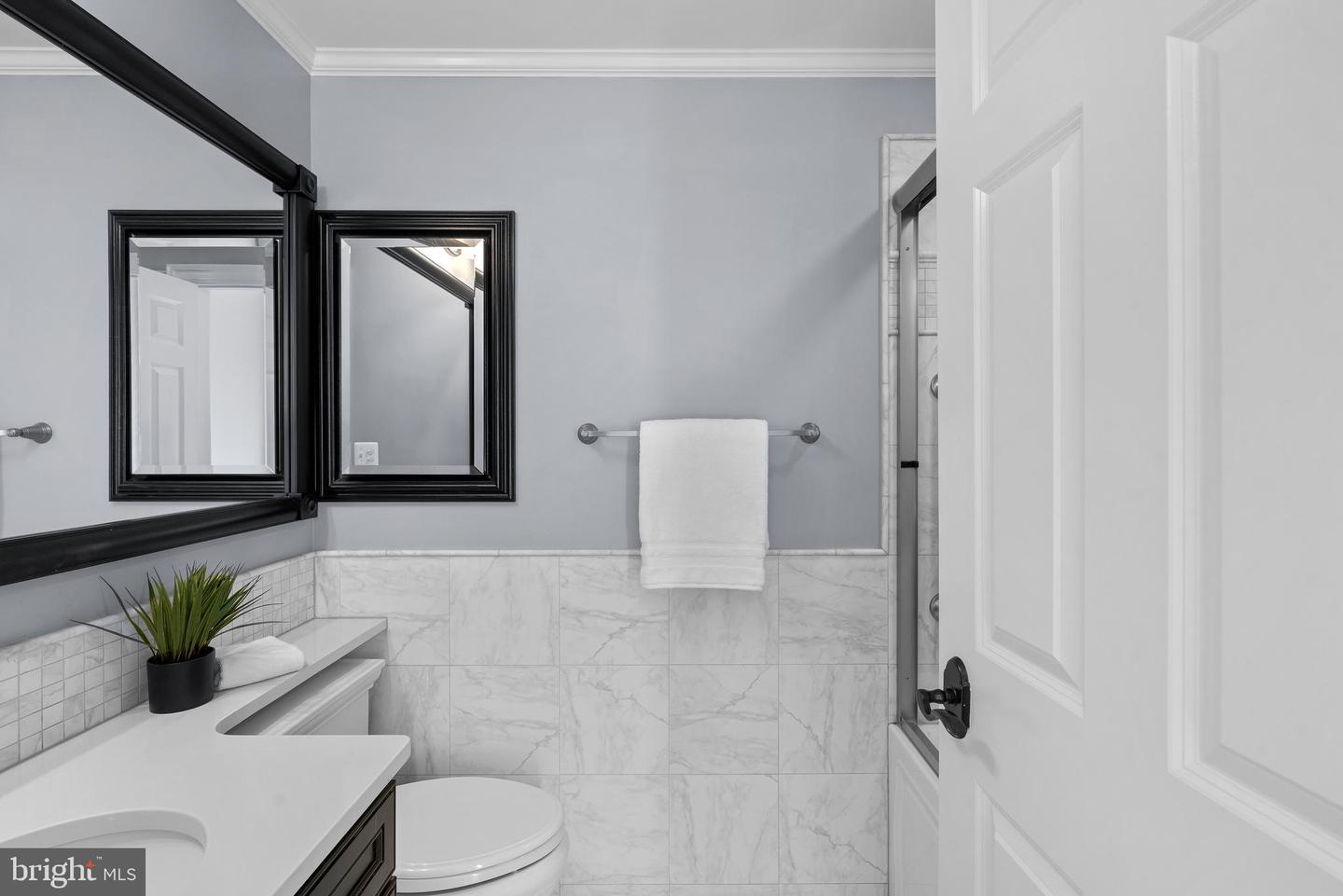 10 E Lee St #2804