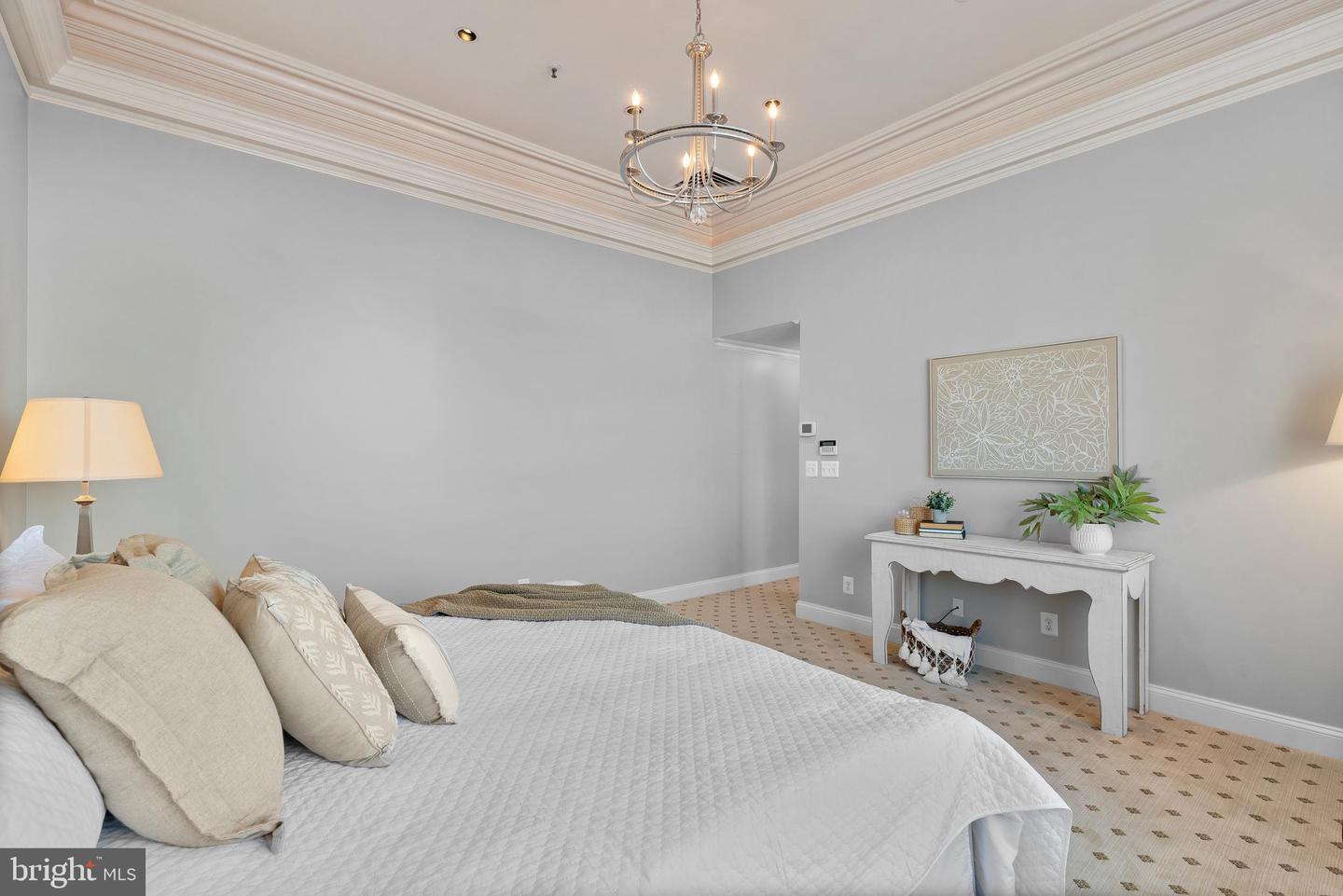 10 E Lee St #2804