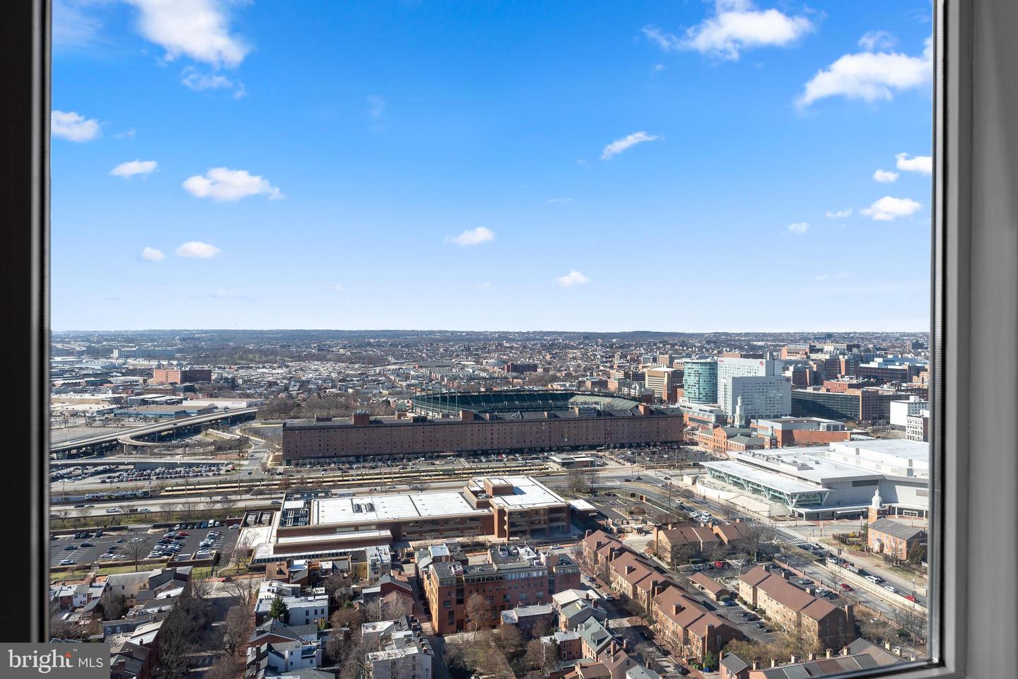 10 E Lee St #2804