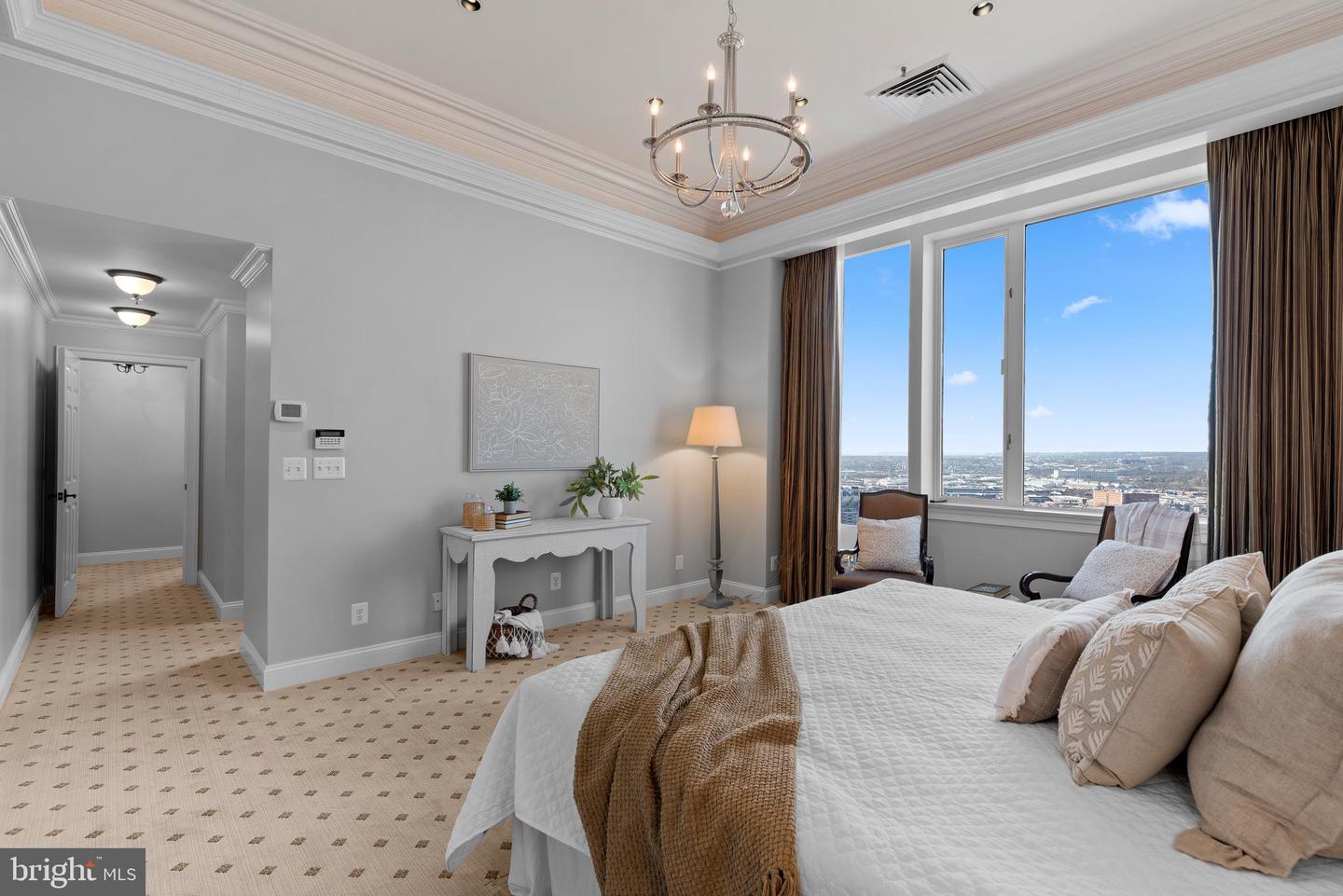 10 E Lee St #2804