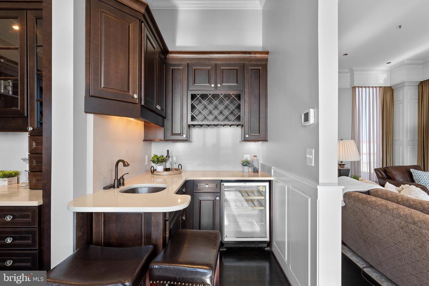10 E Lee St #2804