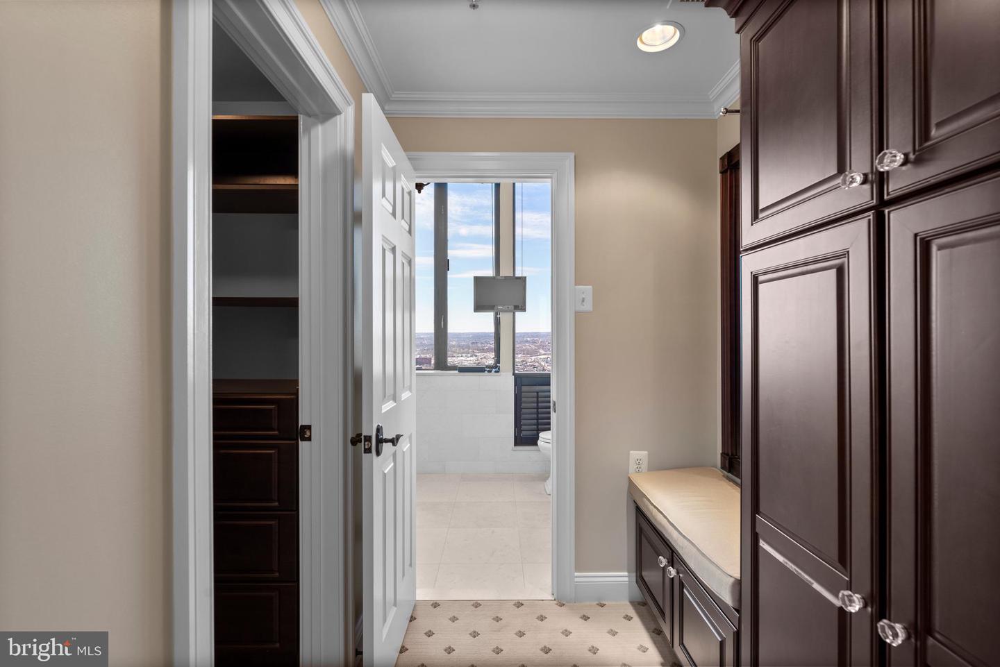 10 E Lee St #2804
