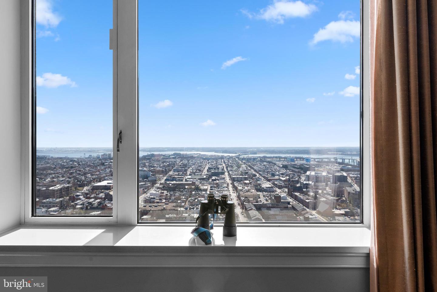 10 E Lee St #2804