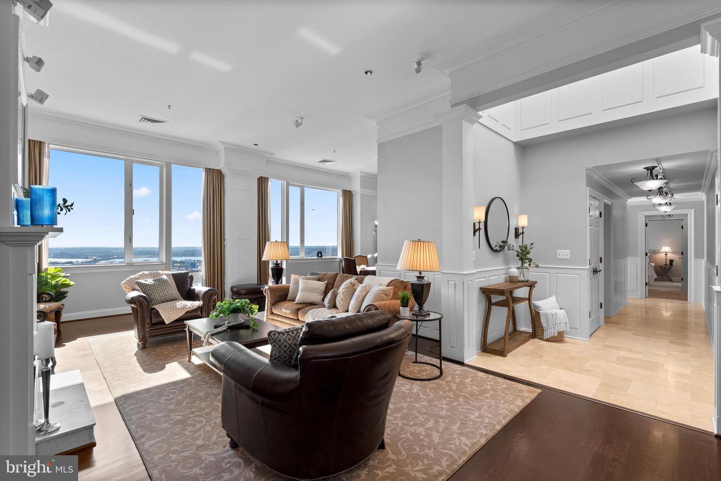 10 E Lee St #2804
