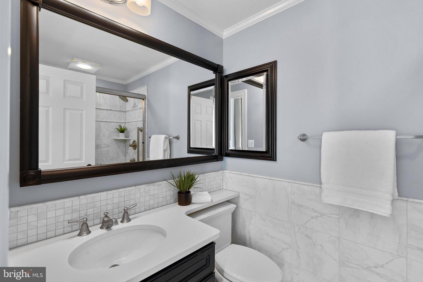 10 E Lee St #2804