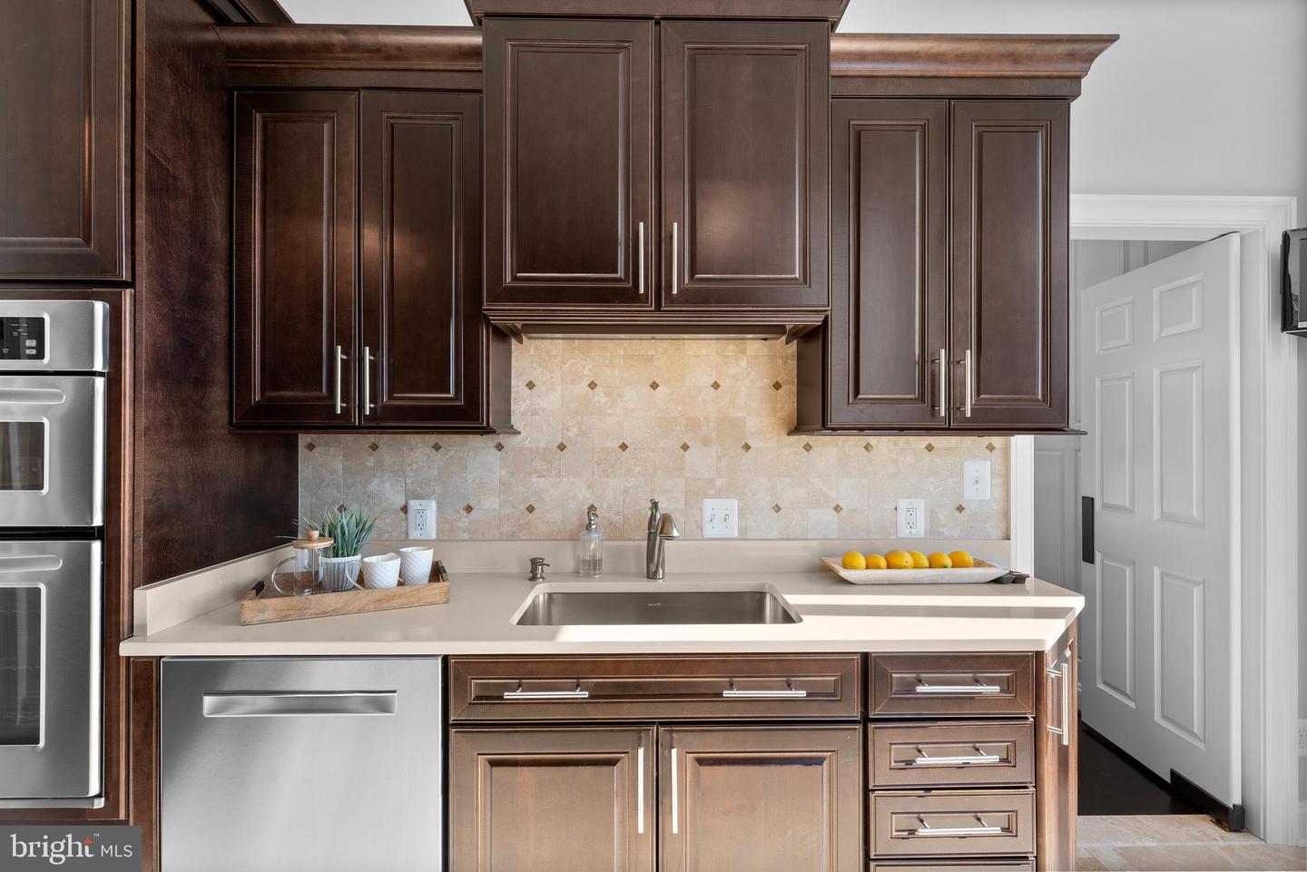 10 E Lee St #2804