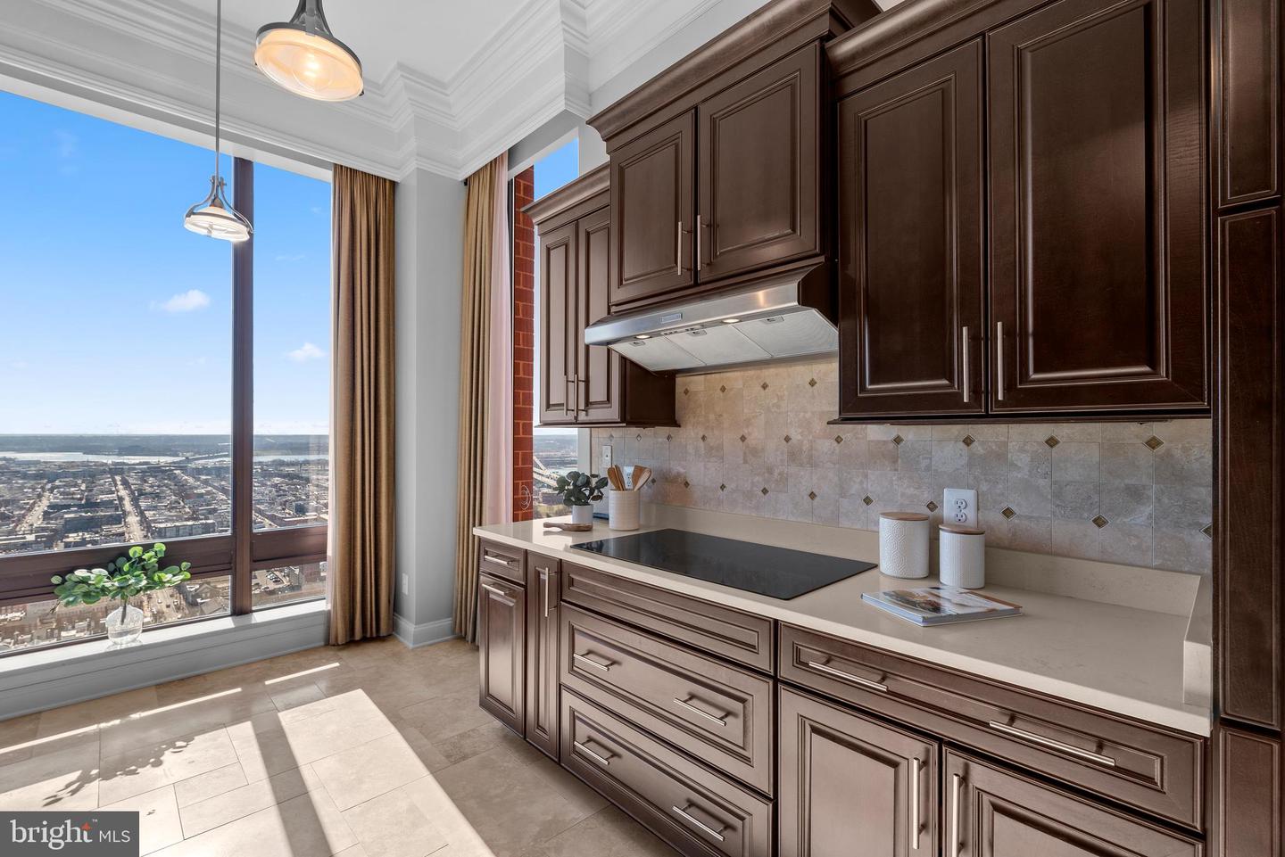 10 E Lee St #2804