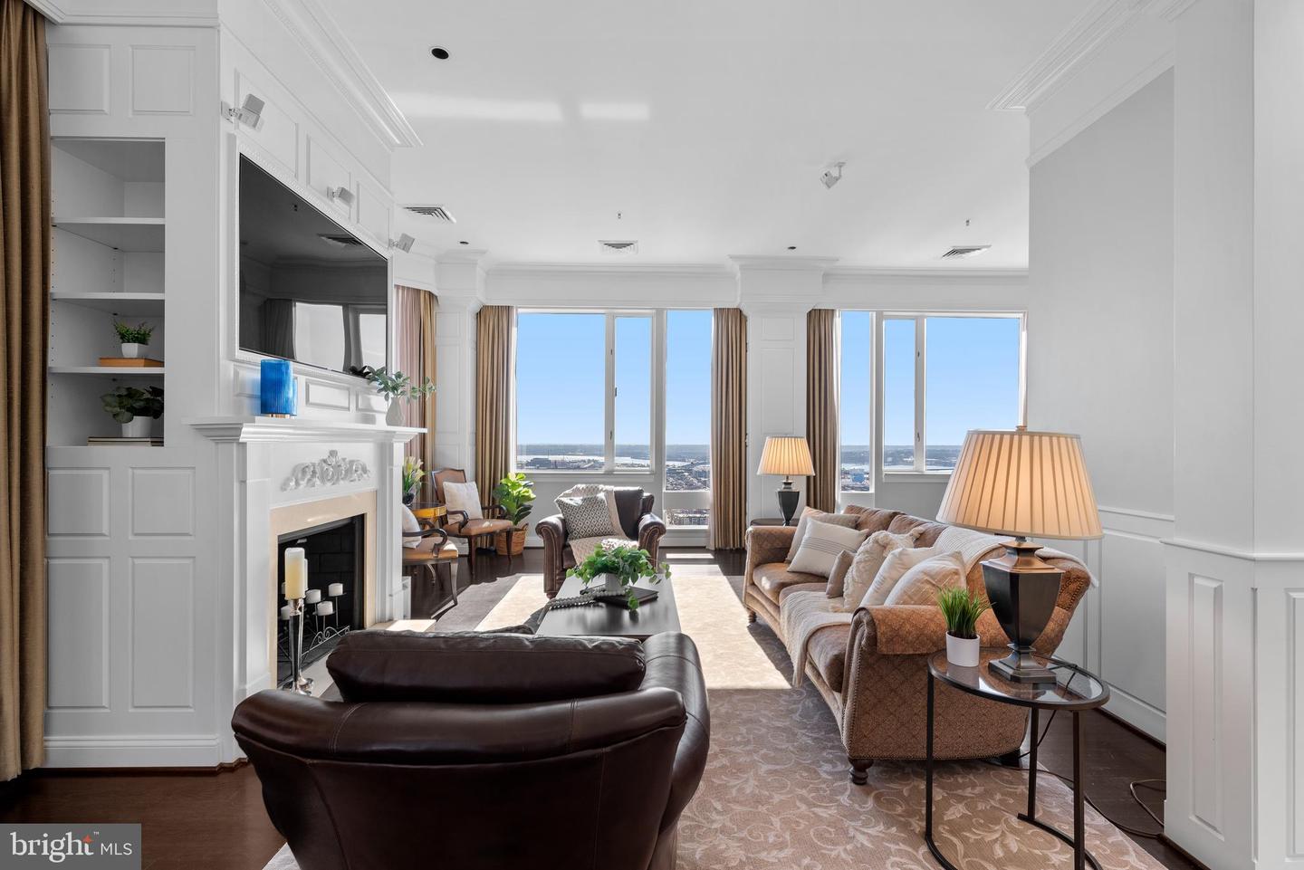 10 E Lee St #2804