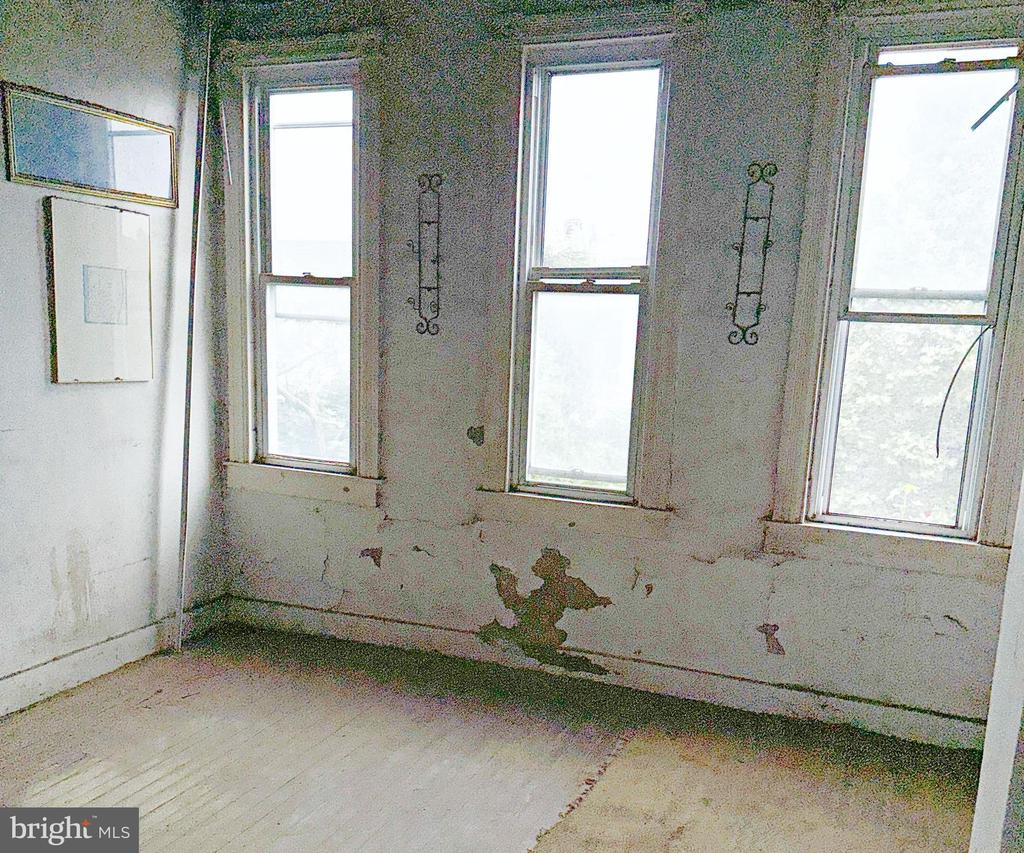 1242 James St