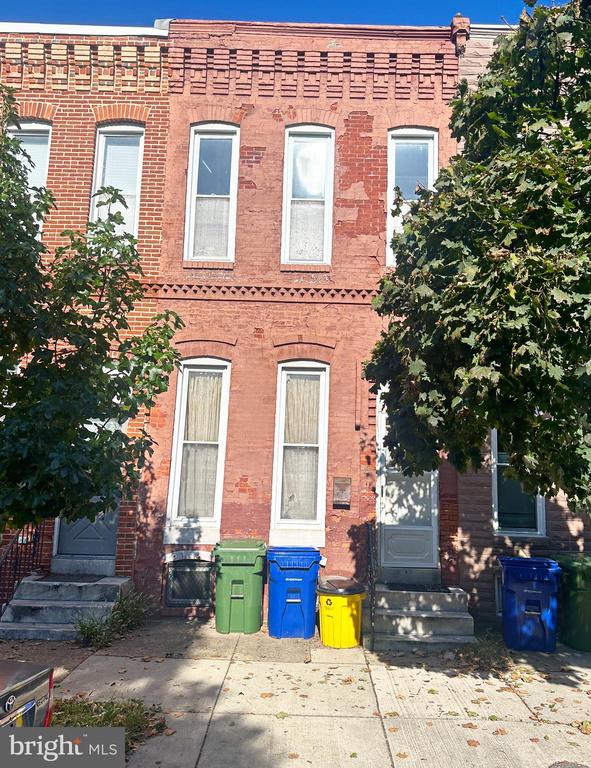 1242 James St