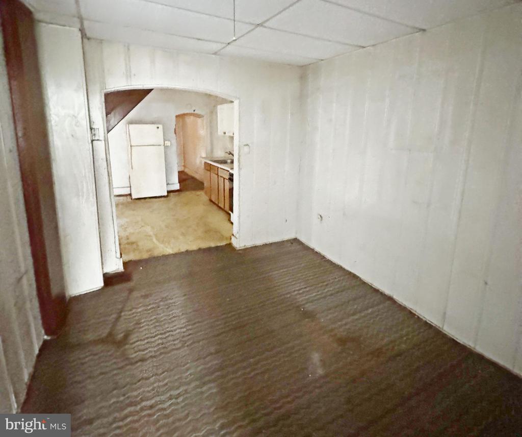 1242 James St