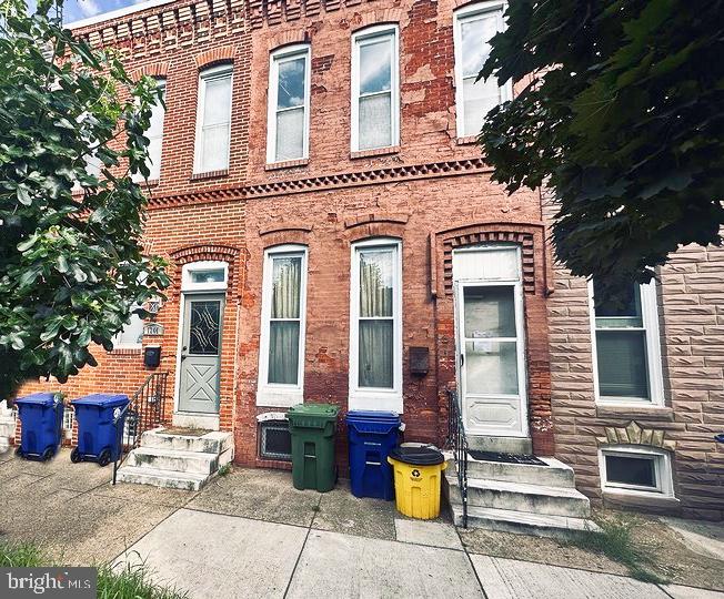 1242 James St