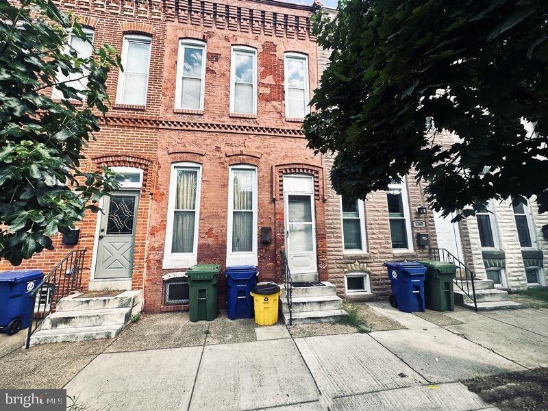 1242 James St