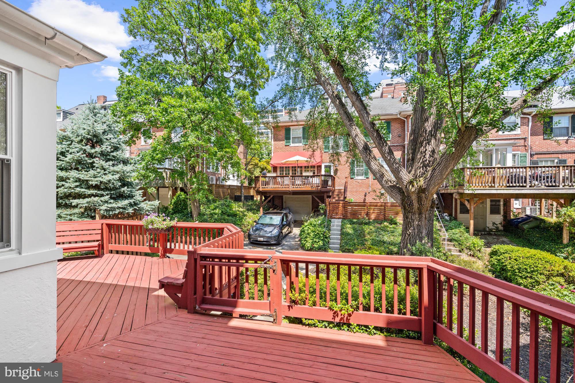 3933 Canterbury Rd