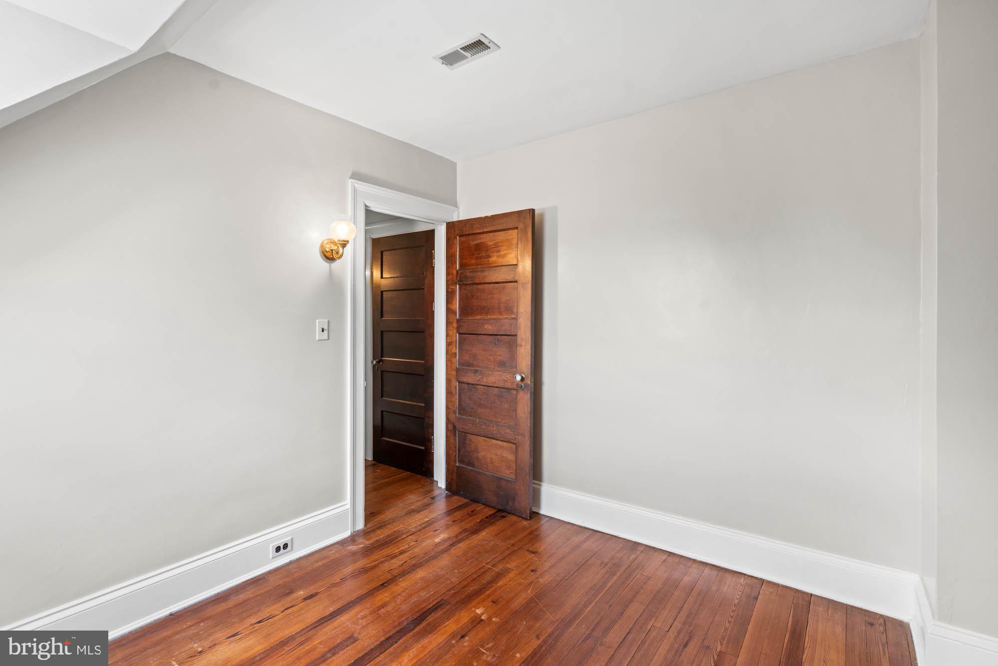 3933 Canterbury Rd