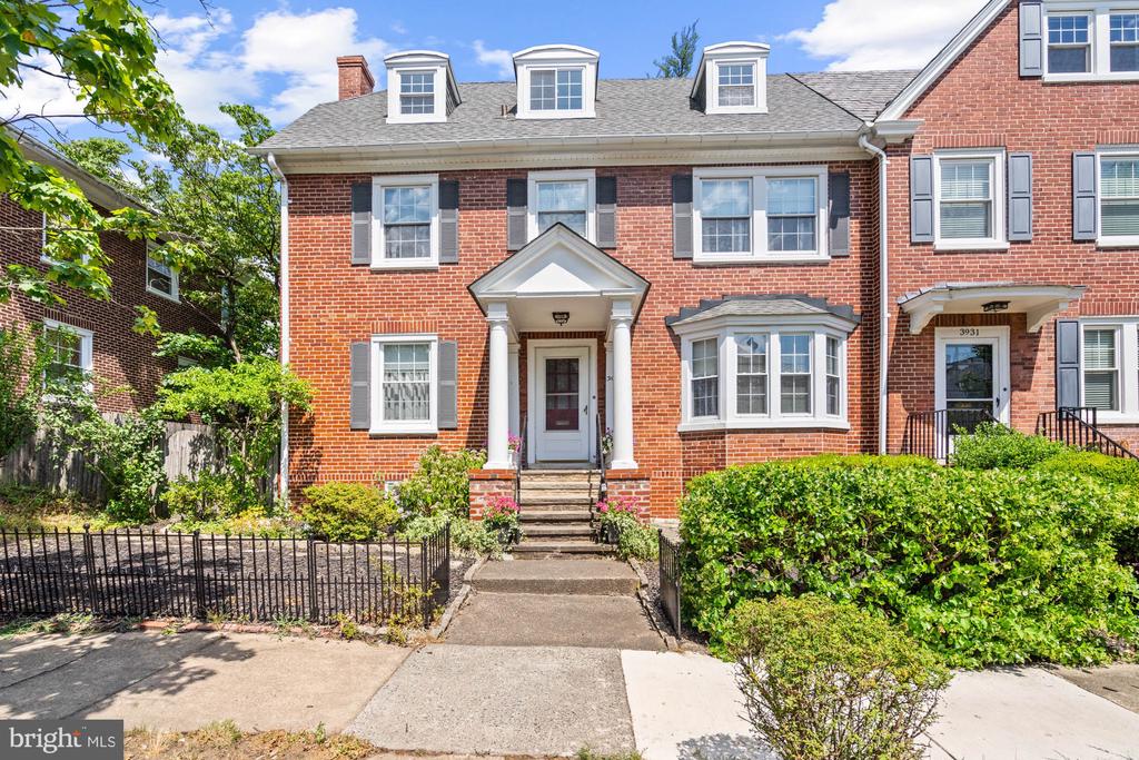3933 Canterbury Rd