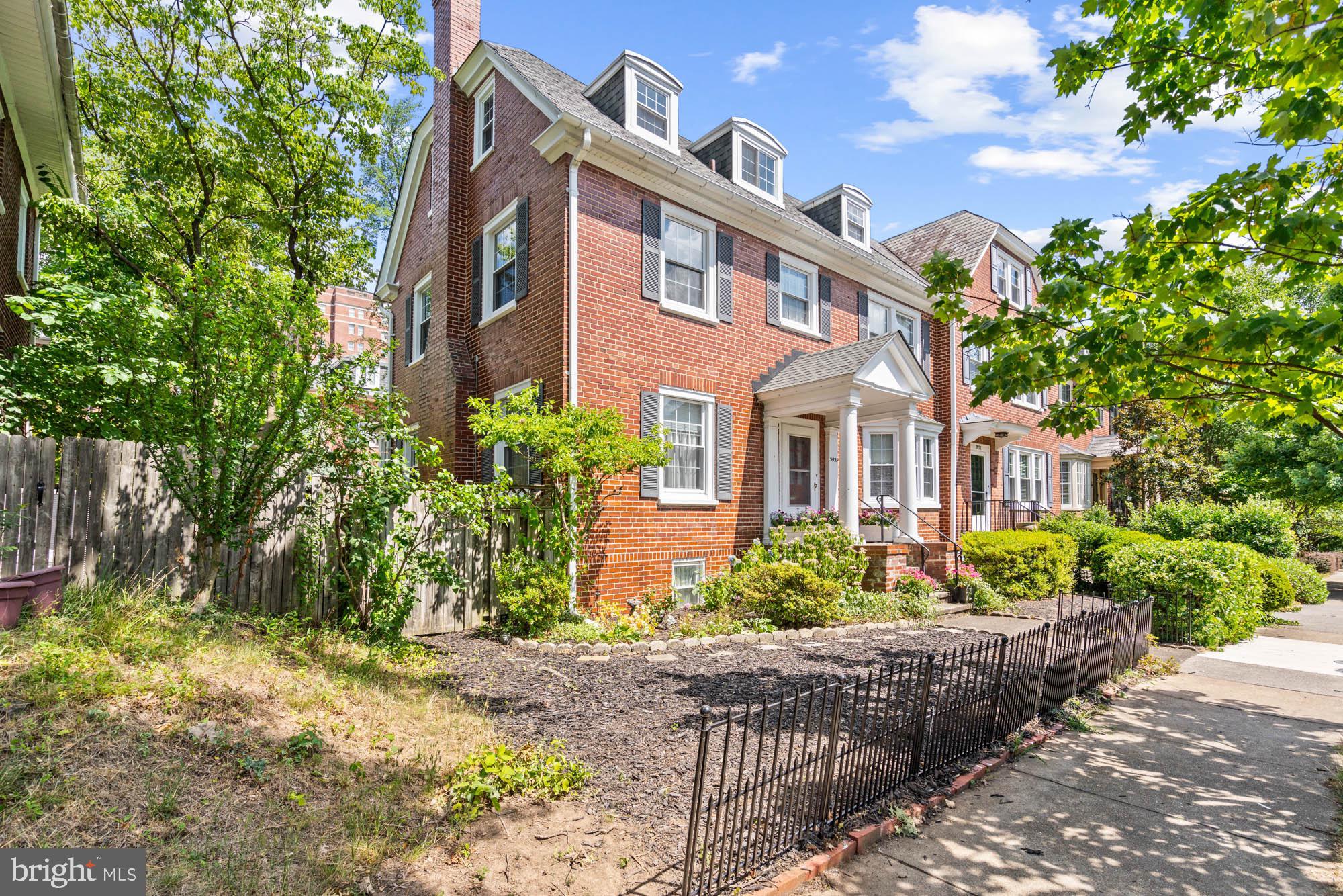 3933 Canterbury Rd