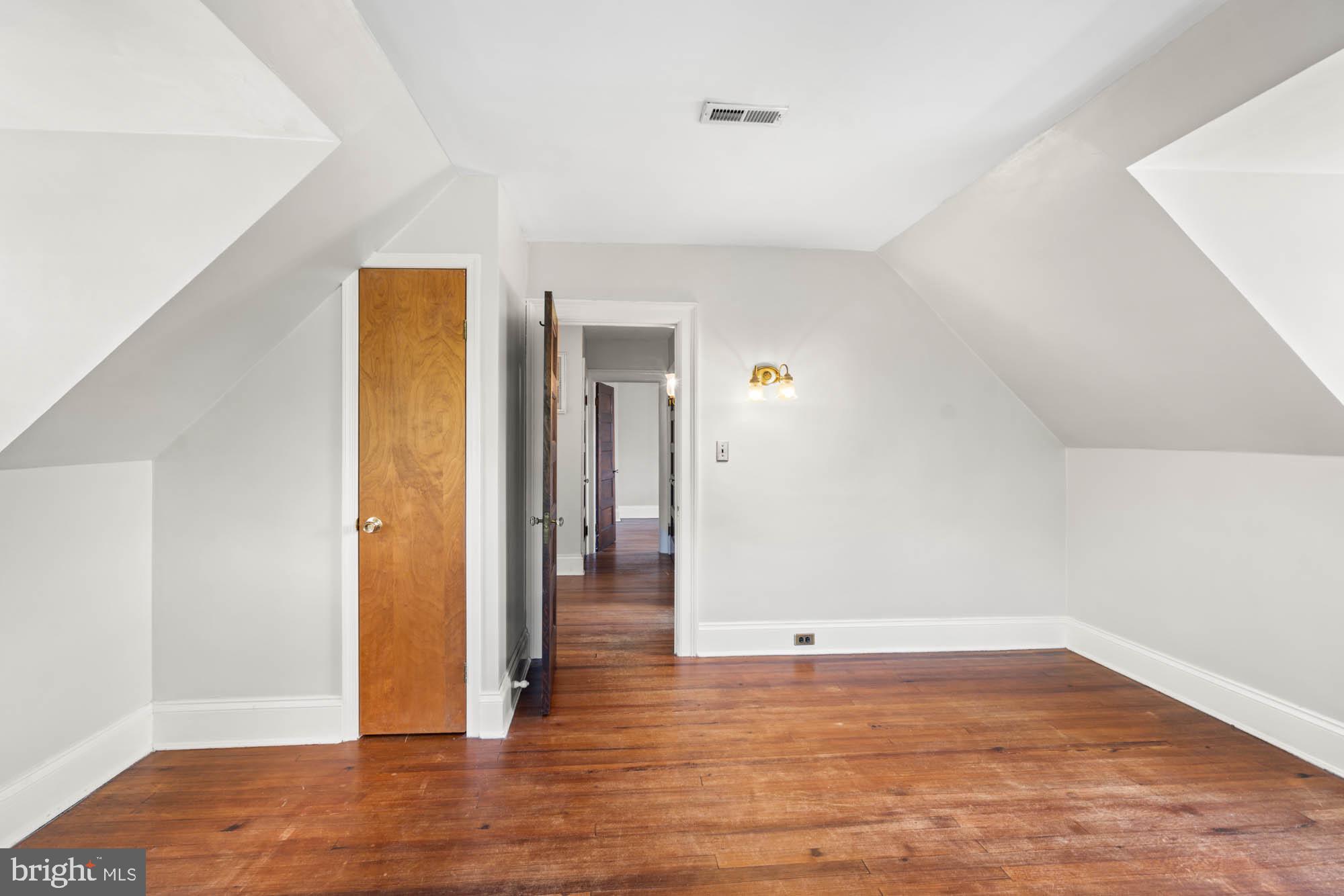 3933 Canterbury Rd