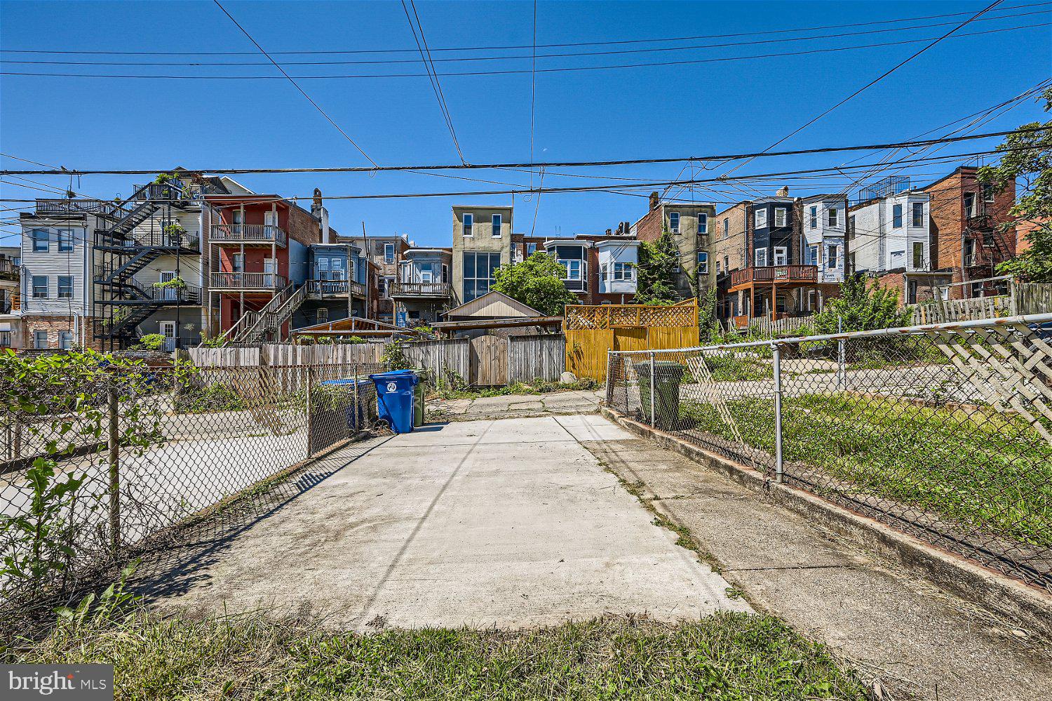 2056 LINDEN AVE