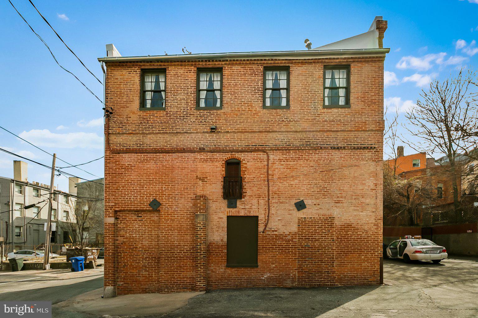 8 E MADISON ST
