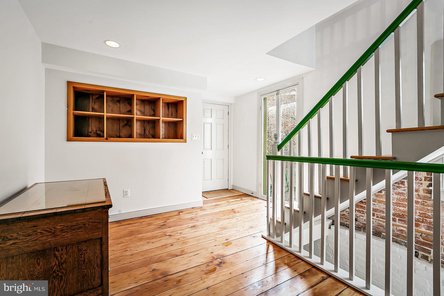 8 E MADISON ST