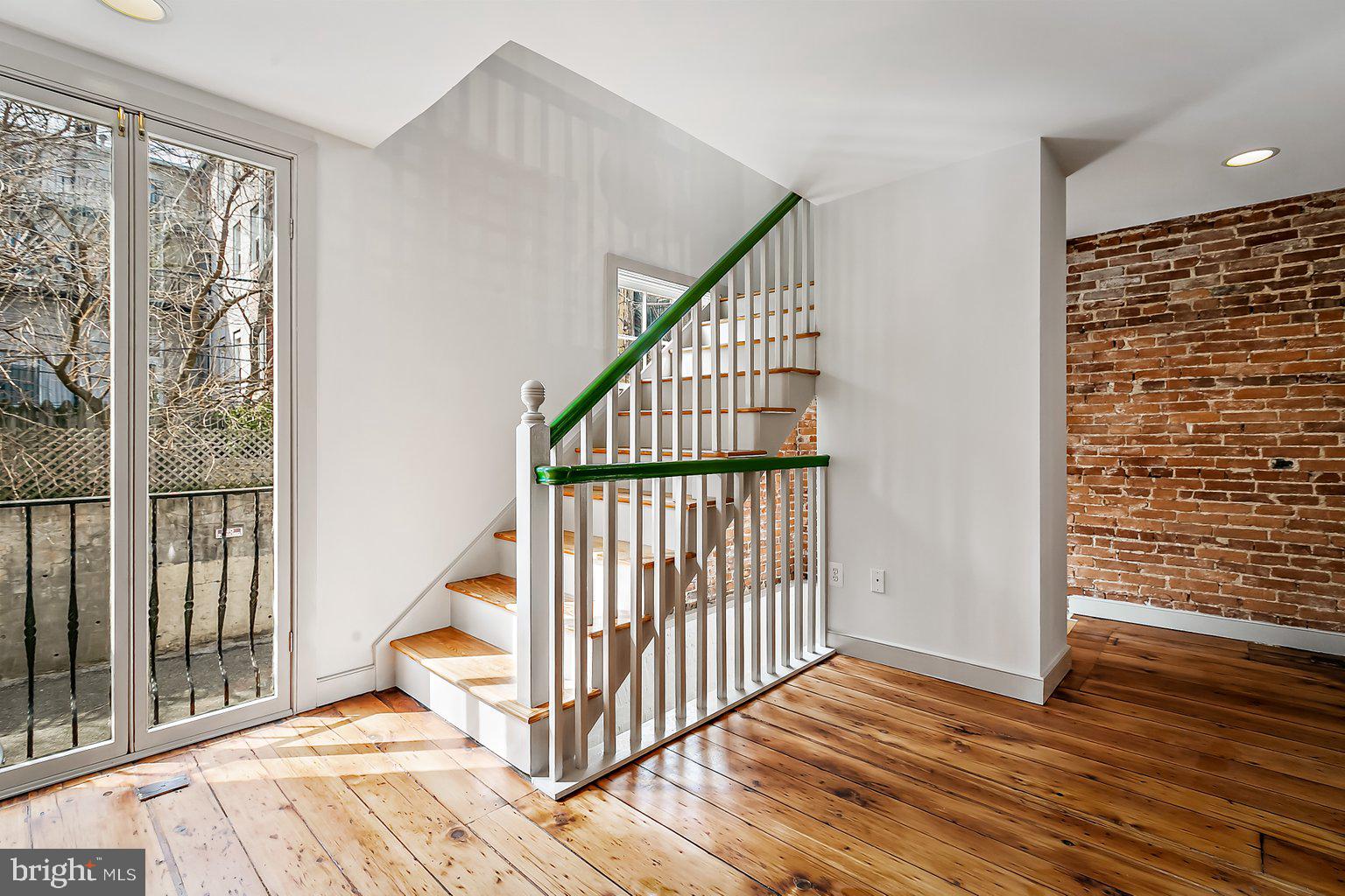 8 E MADISON ST