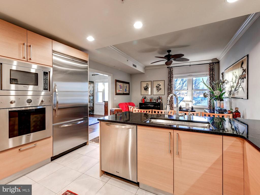 801 Key Hwy #210