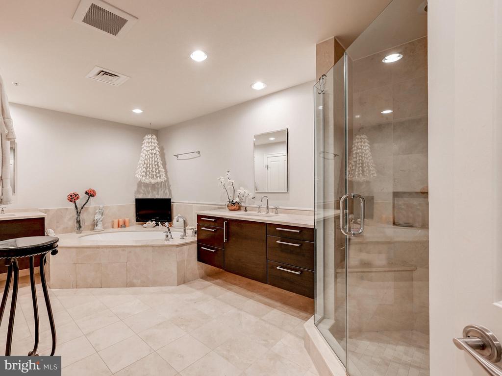 801 Key Hwy #210