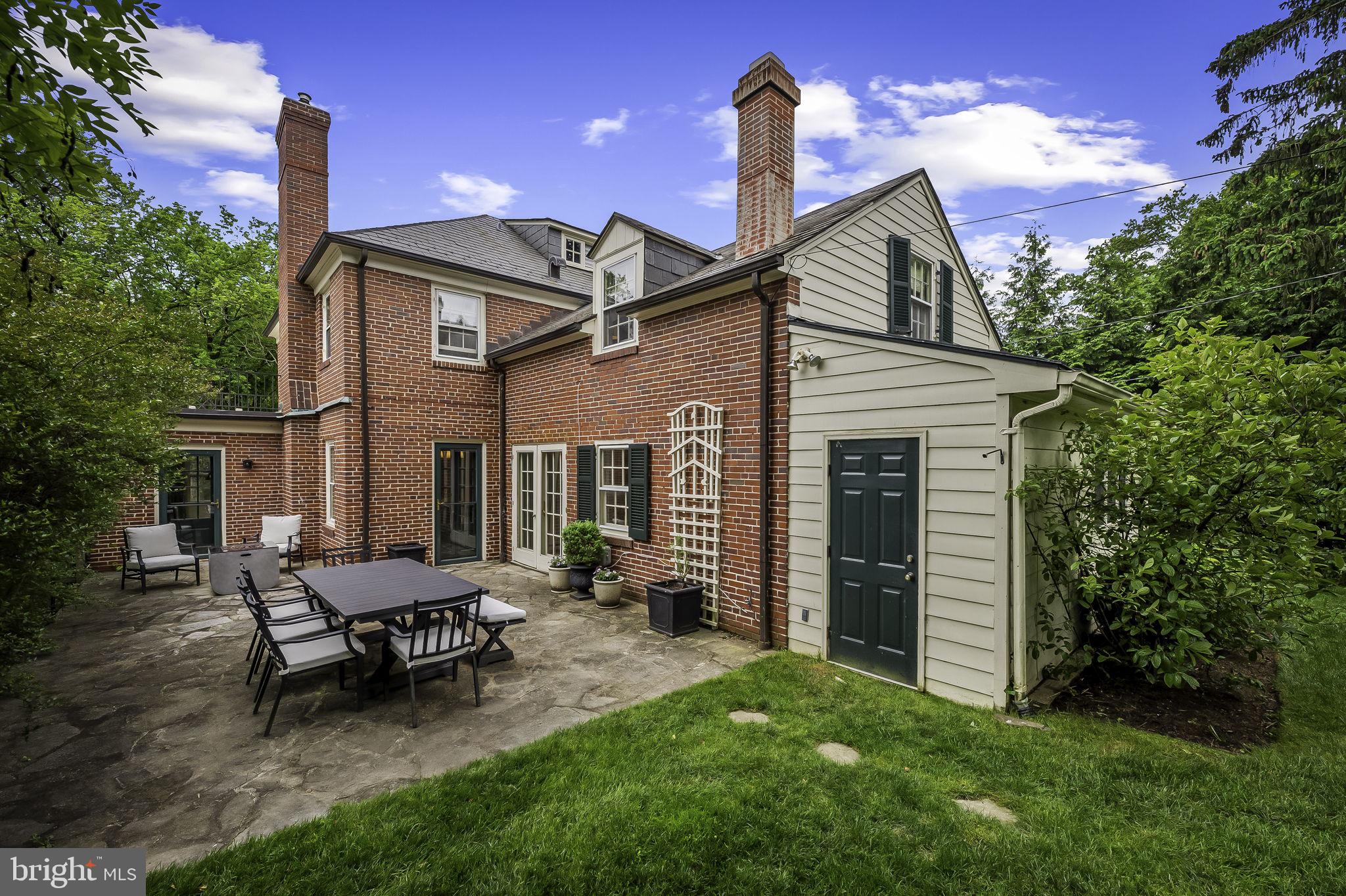 203 Saint Dunstans Rd