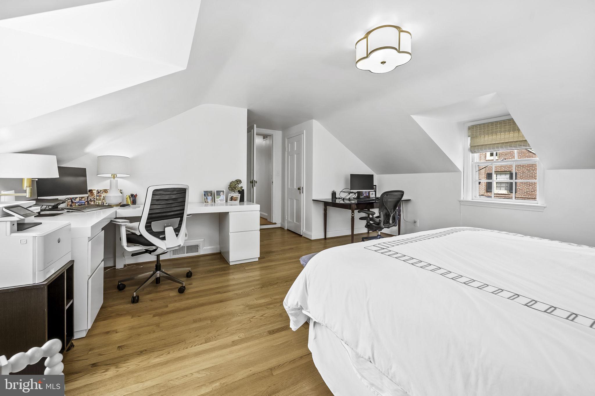 203 Saint Dunstans Rd