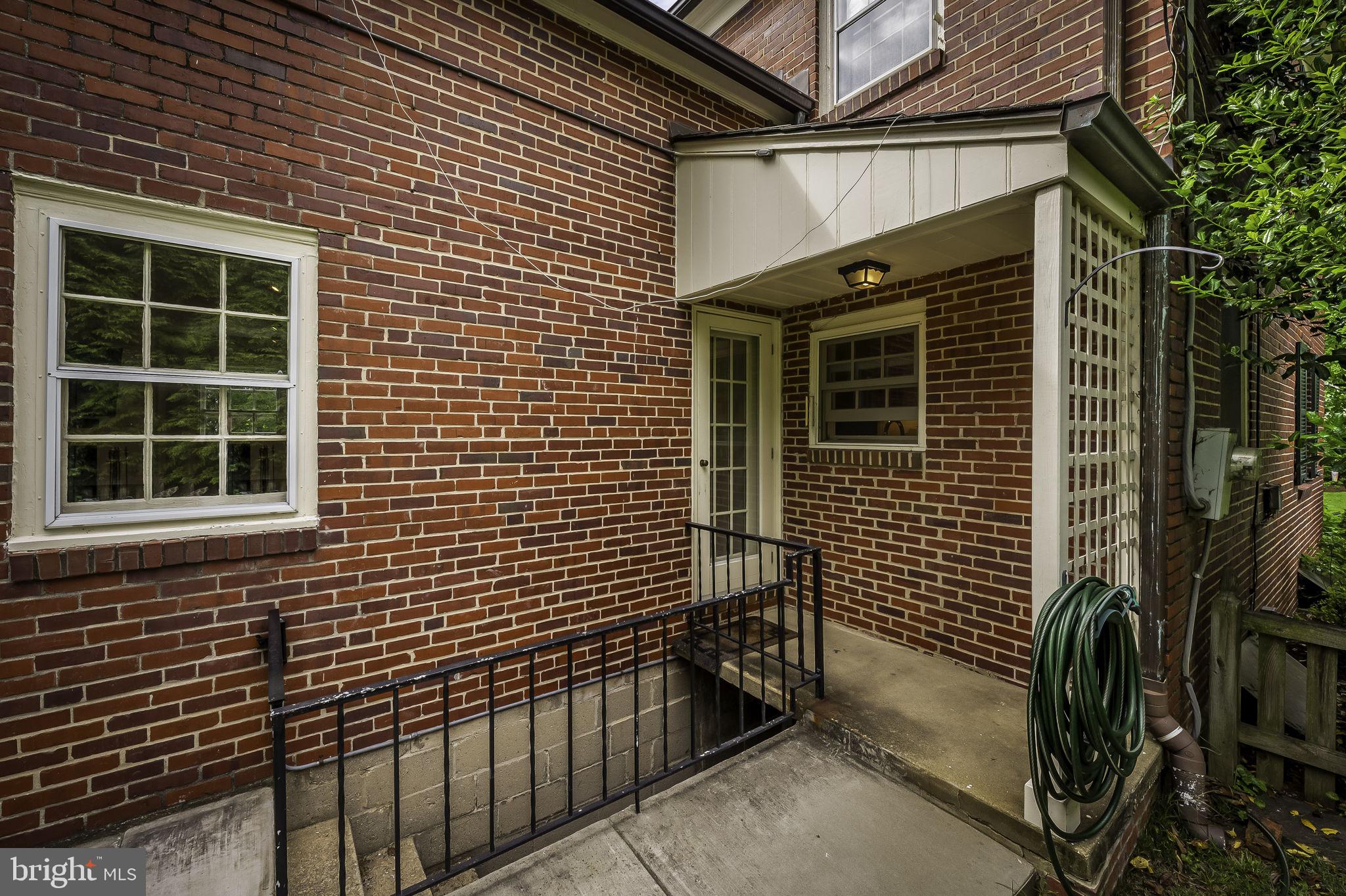 203 Saint Dunstans Rd