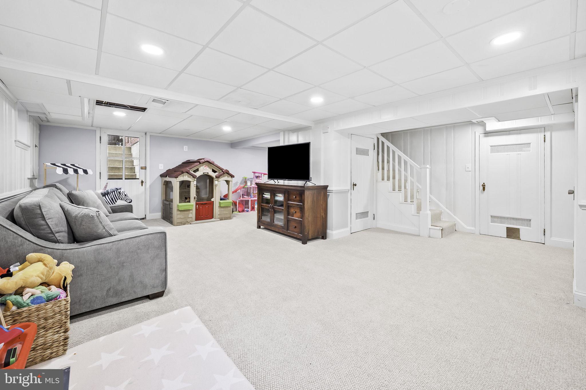 203 Saint Dunstans Rd