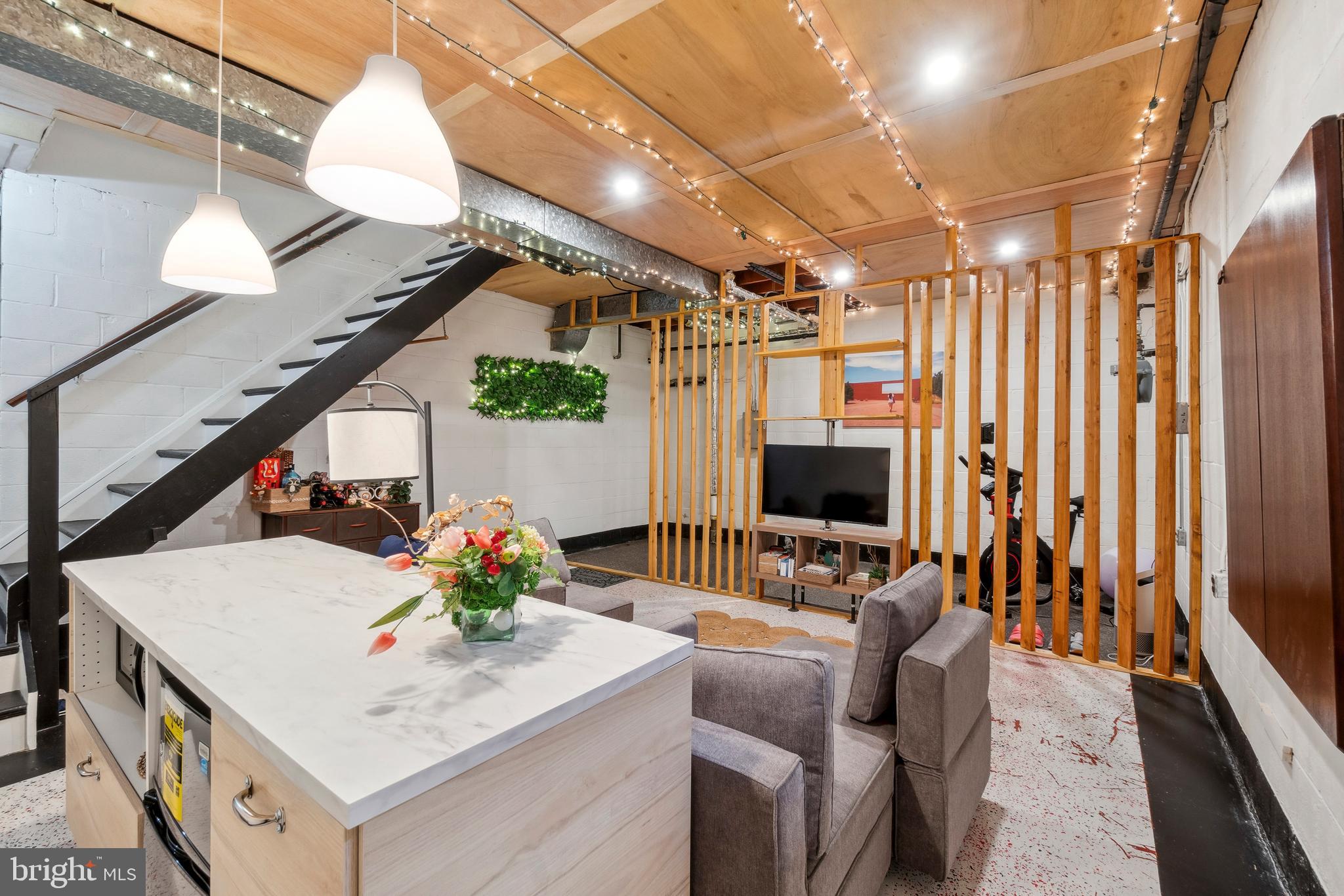 212 Bolton Pl