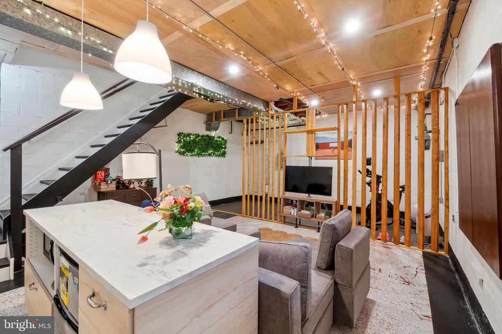 212 Bolton Pl