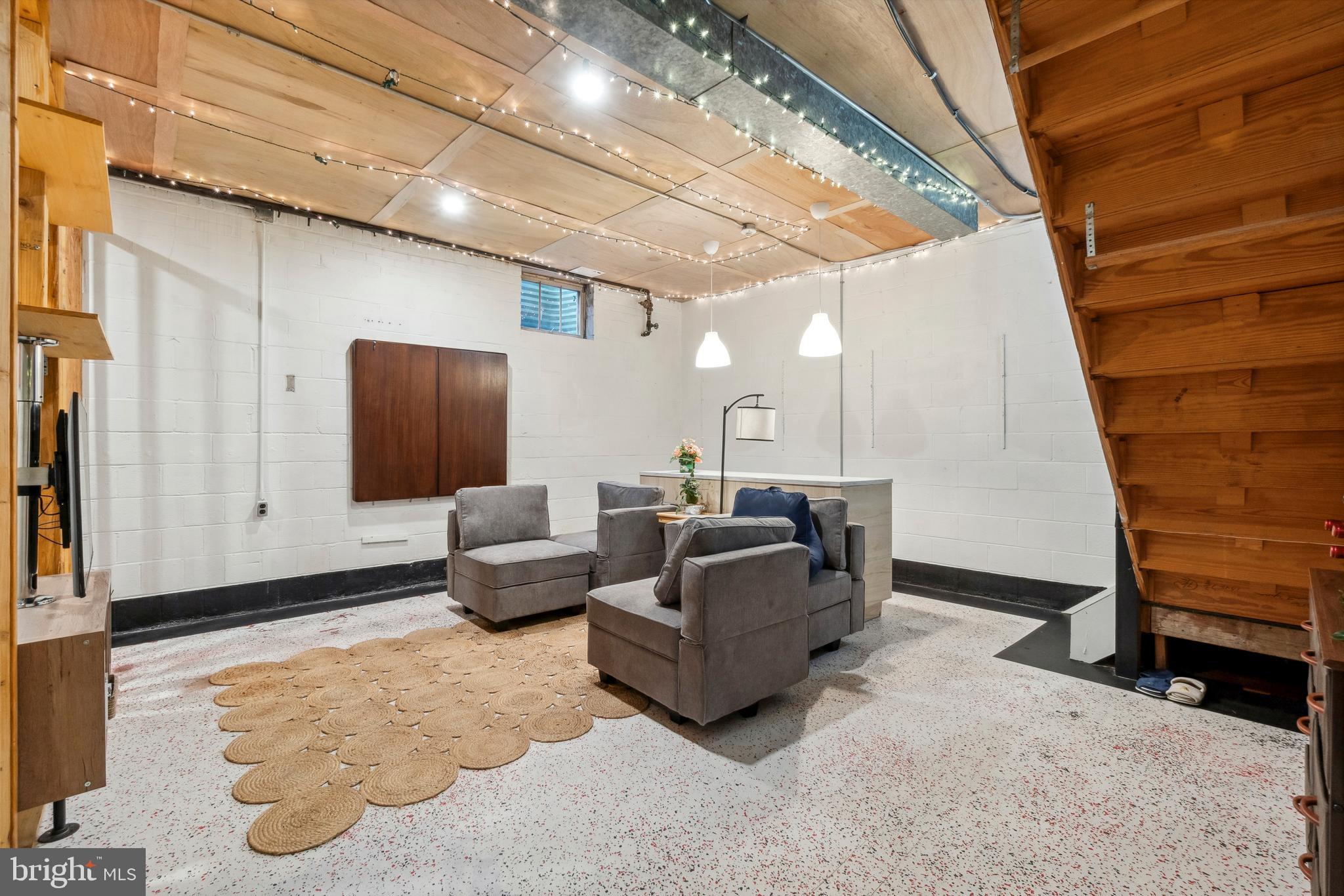 212 Bolton Pl