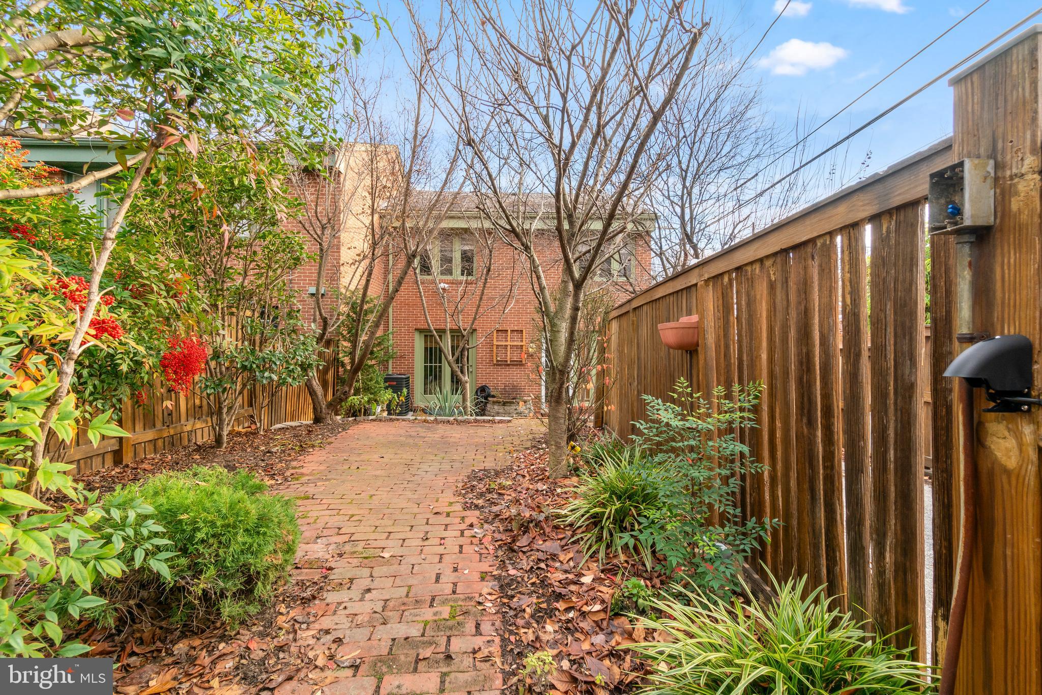 212 Bolton Pl